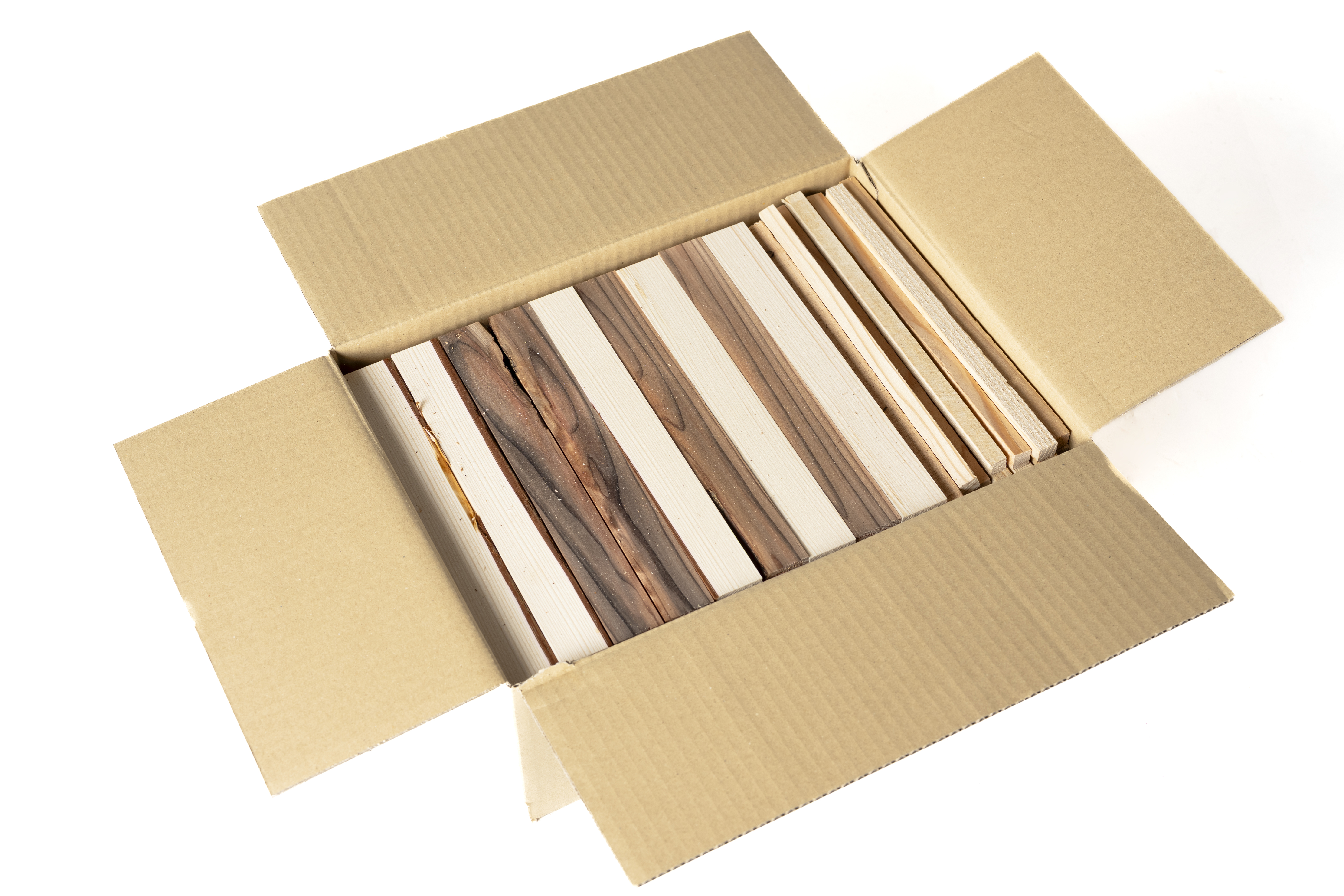 国産杉(薪) 焚付け用 天然乾燥材　　　　　　約4.0kg 送料無料 商品画像2