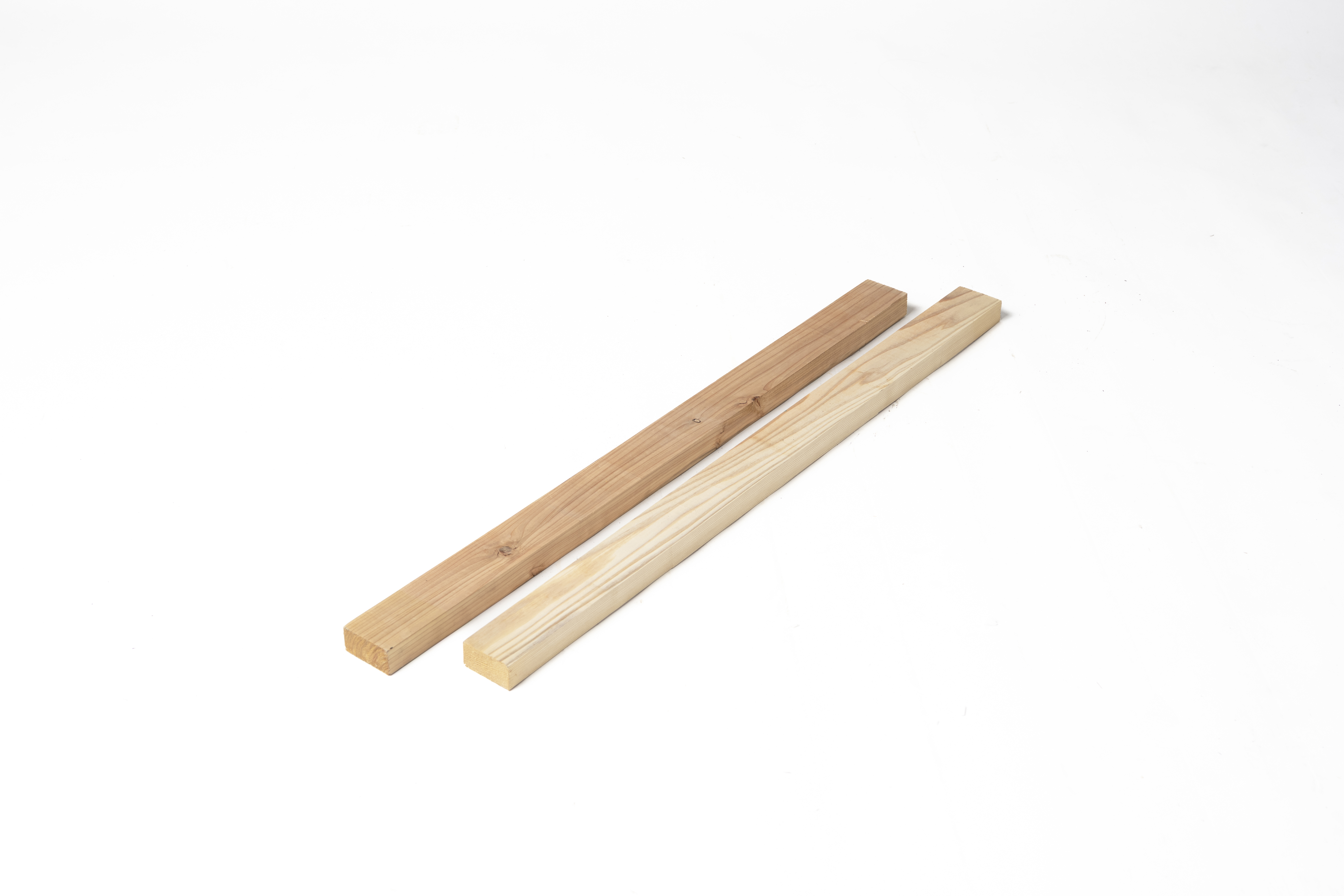国産杉桟木(節有) 乾燥材プレーナー仕上　　　　L×24*48(4本/束) 商品画像2